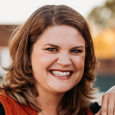 Kelli Burnett headshot