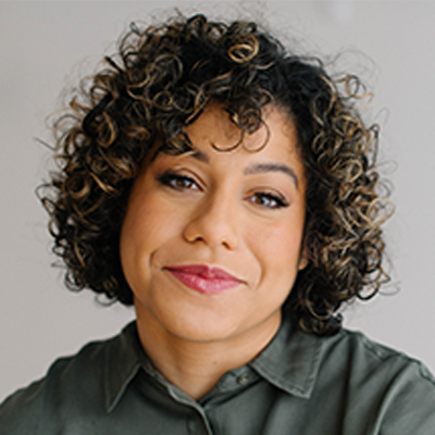Annie Woods headshot